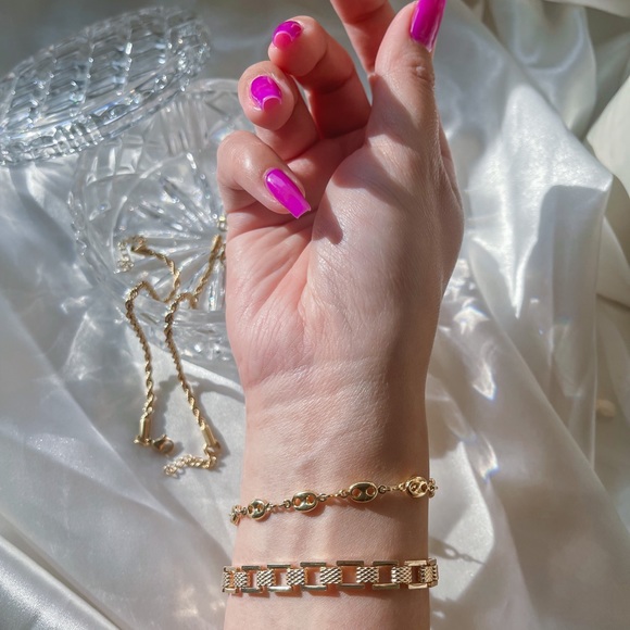 *Last One* Link up Bracelet 18k Gold Filled - Picture 2 of 2